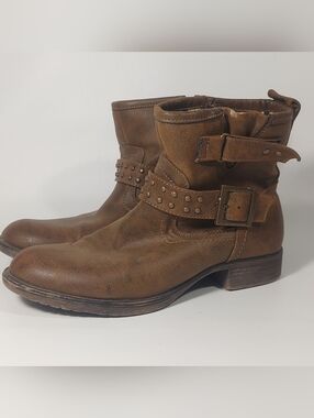 Stone Canyon Leather Brown Mid Top Ankle Boot, Size 6 Studded Buckle